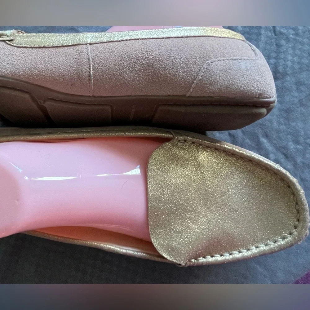 Isaac Mizrahi Women’s Dusty Rose/Gold Flats, ZOE Loafers, Leather; Size 9.5W